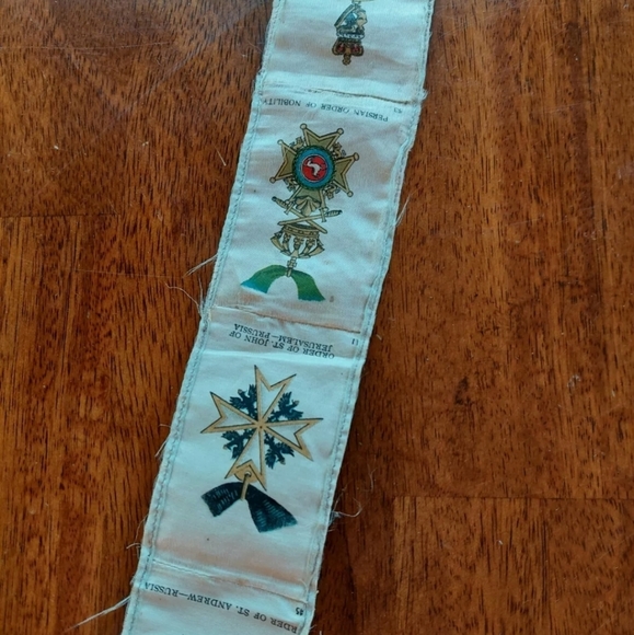 Cigarette Silks Tobacco Silks VTG Medals Medallion Lot Of 22 Sewn Together - Picture 2 of 9